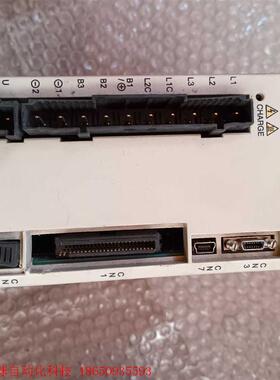 安川变频器SGTV-5R5A01A爆力拆机多处破损,具体看图