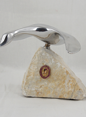 西洋收藏品 加拿大手工制作岩石底座合金摆件 复古家居装饰摆件