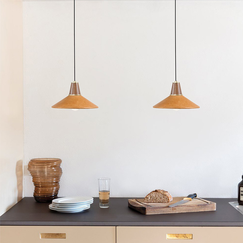 北欧简约原木色餐厅吊灯新款装饰