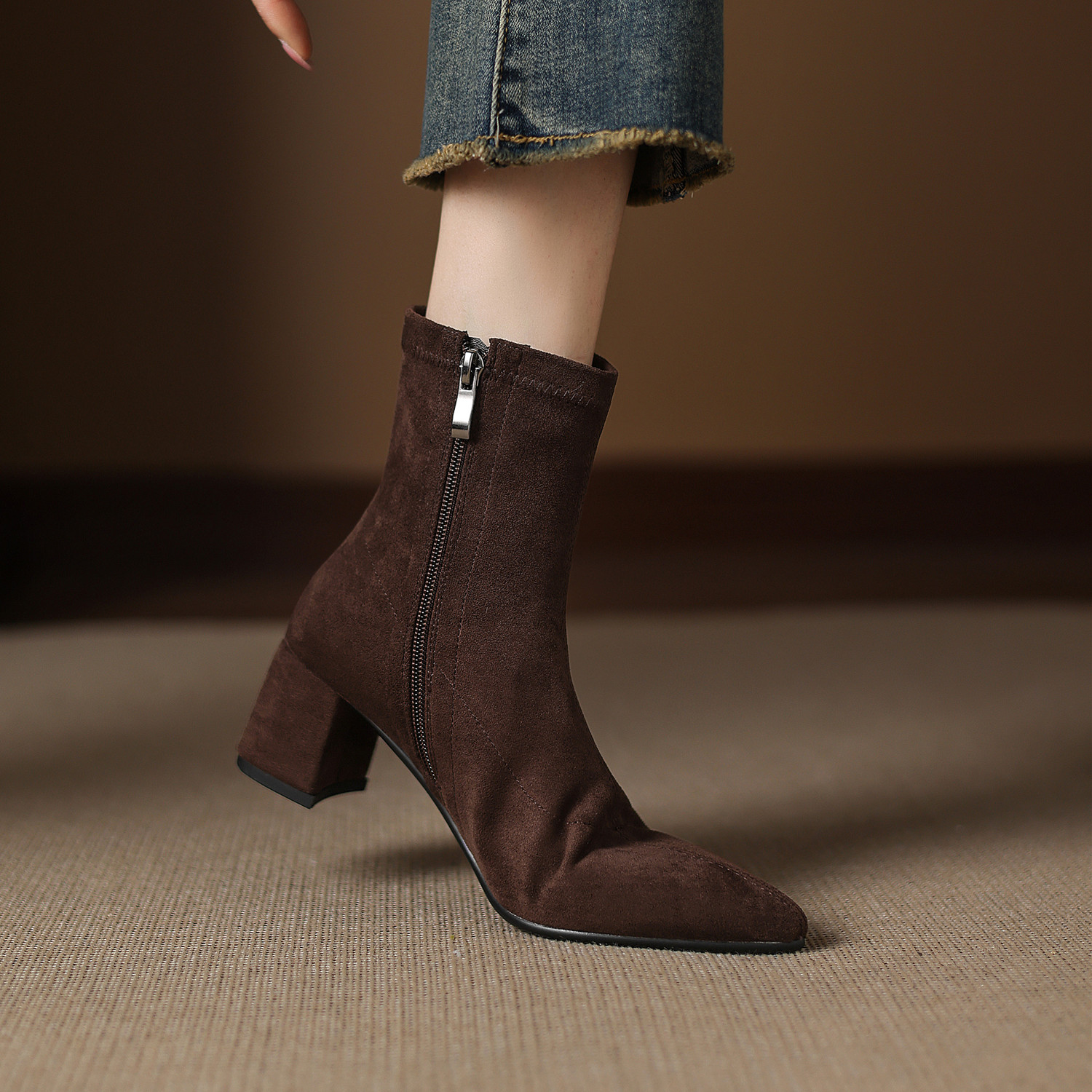 显瘦弹力瘦瘦绒面短靴女大码单靴