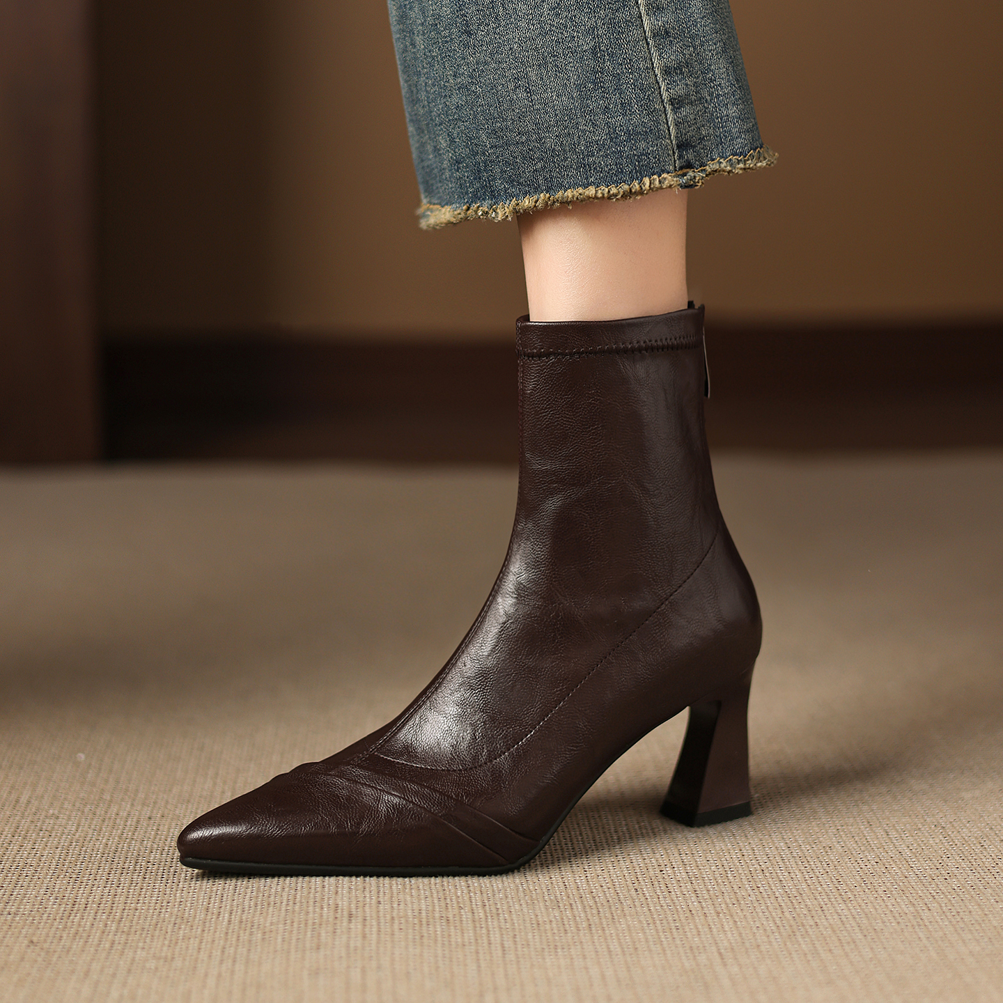 短靴女冬季棕色瘦瘦靴高跟靴大码