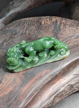 和田玉碧玉籽料招财兽把件