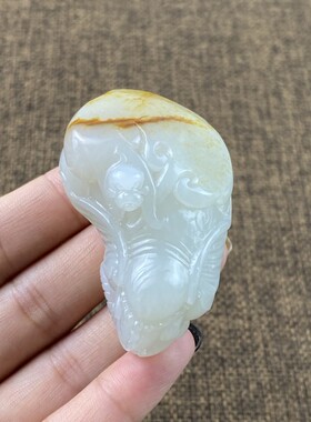 新疆和田玉籽料封侯拜相手把件