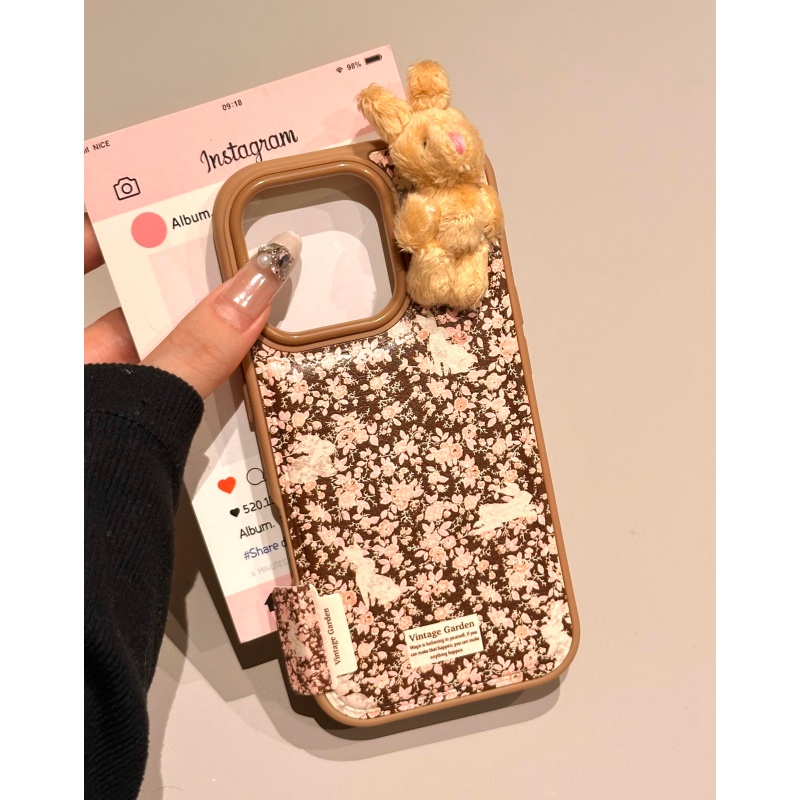 冬日碎花毛绒兔标签适用苹果17promax鼓包手机壳iPhone17pro新款16/15plus全包防摔14/13pro气垫硅胶12女款11