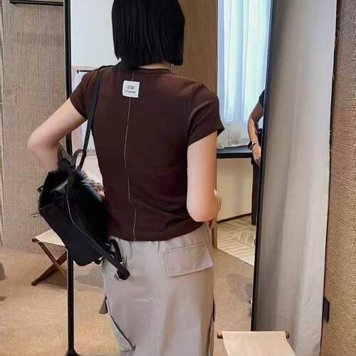 欧货洋气纯色后背明线贴标T恤