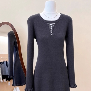 小个子穿搭高级感灰色镂空针织连衣裙女秋冬季内搭修身收腰短裙子