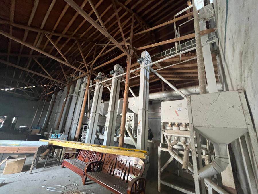 5月19日永州1、米机成套设备一套2、色选机一台3、凉米仓一个4、电子定量包装称一台（DCS-50A1）5、单臂连杆重力谷糙分离机一台（MGCZ100*12C）6、皮带输送机两条7