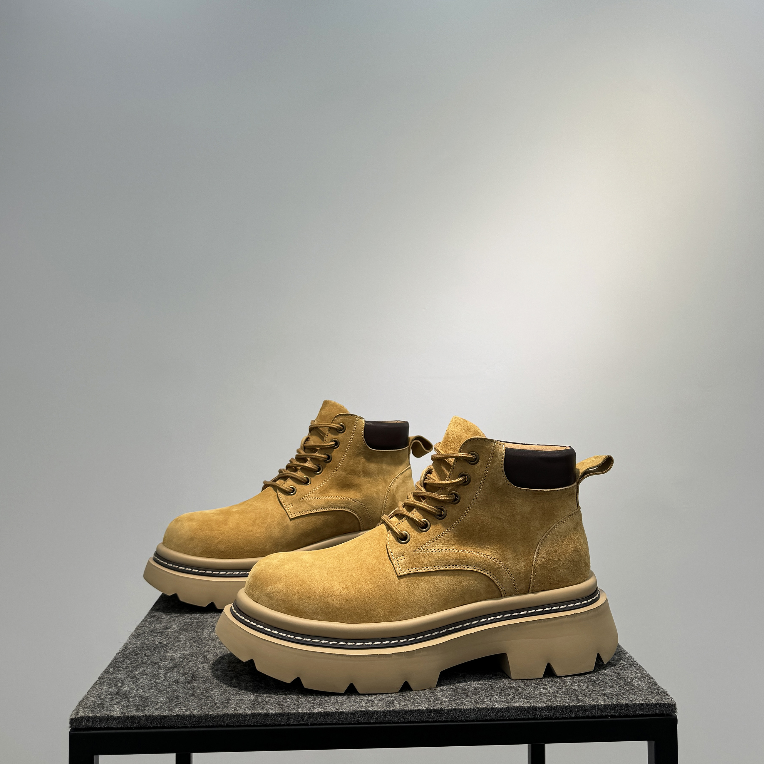 真皮轻便马丁靴厚底系带高帮靴子