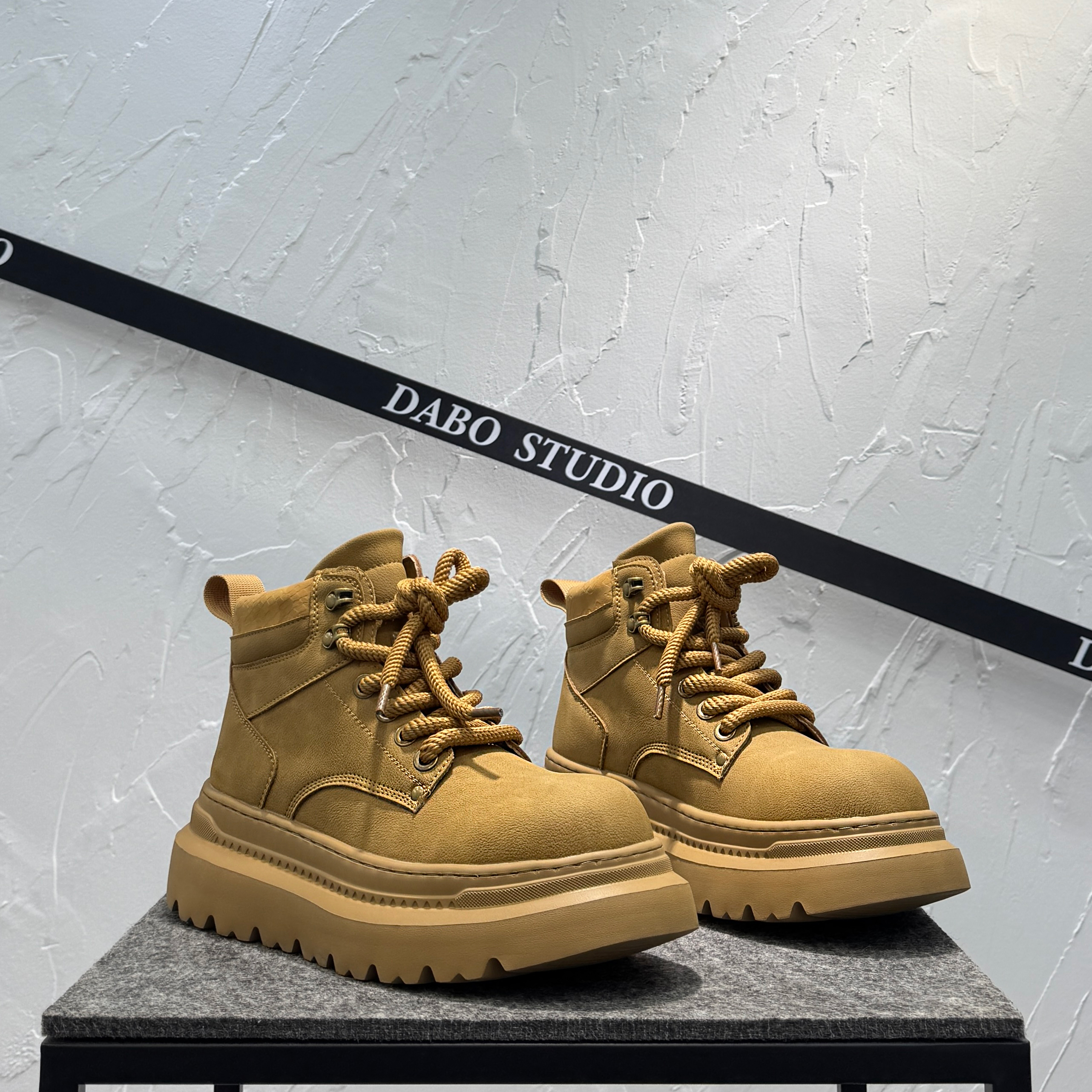 轻便马丁靴厚底增高大黄靴高帮鞋