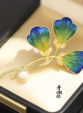 中式非遗绒花三叶草镶石胸针