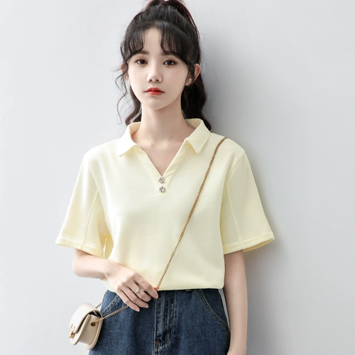 Летняя абрикосовая футболка, воротник поло, свободный крой