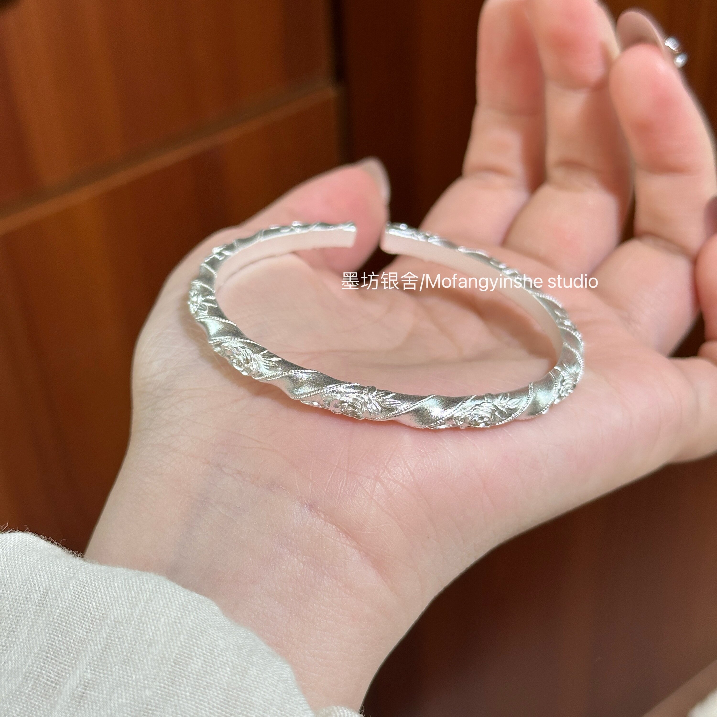 足银999浮雕白玫瑰花古法银手镯