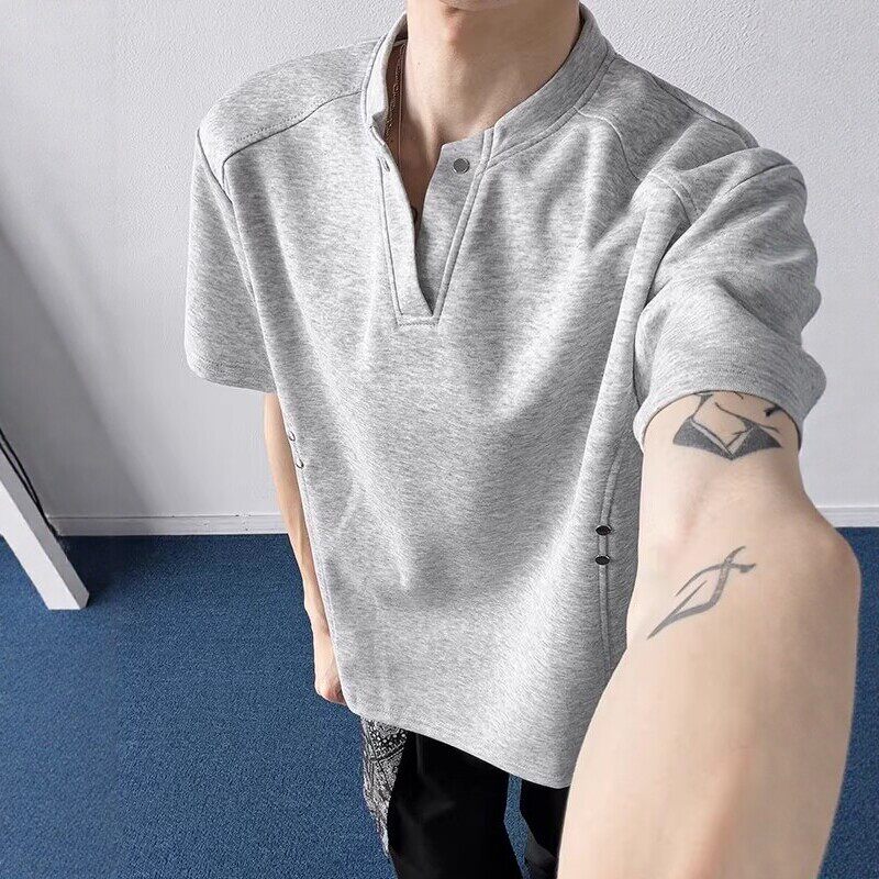 白色铆钉解构V领短袖男款夏季