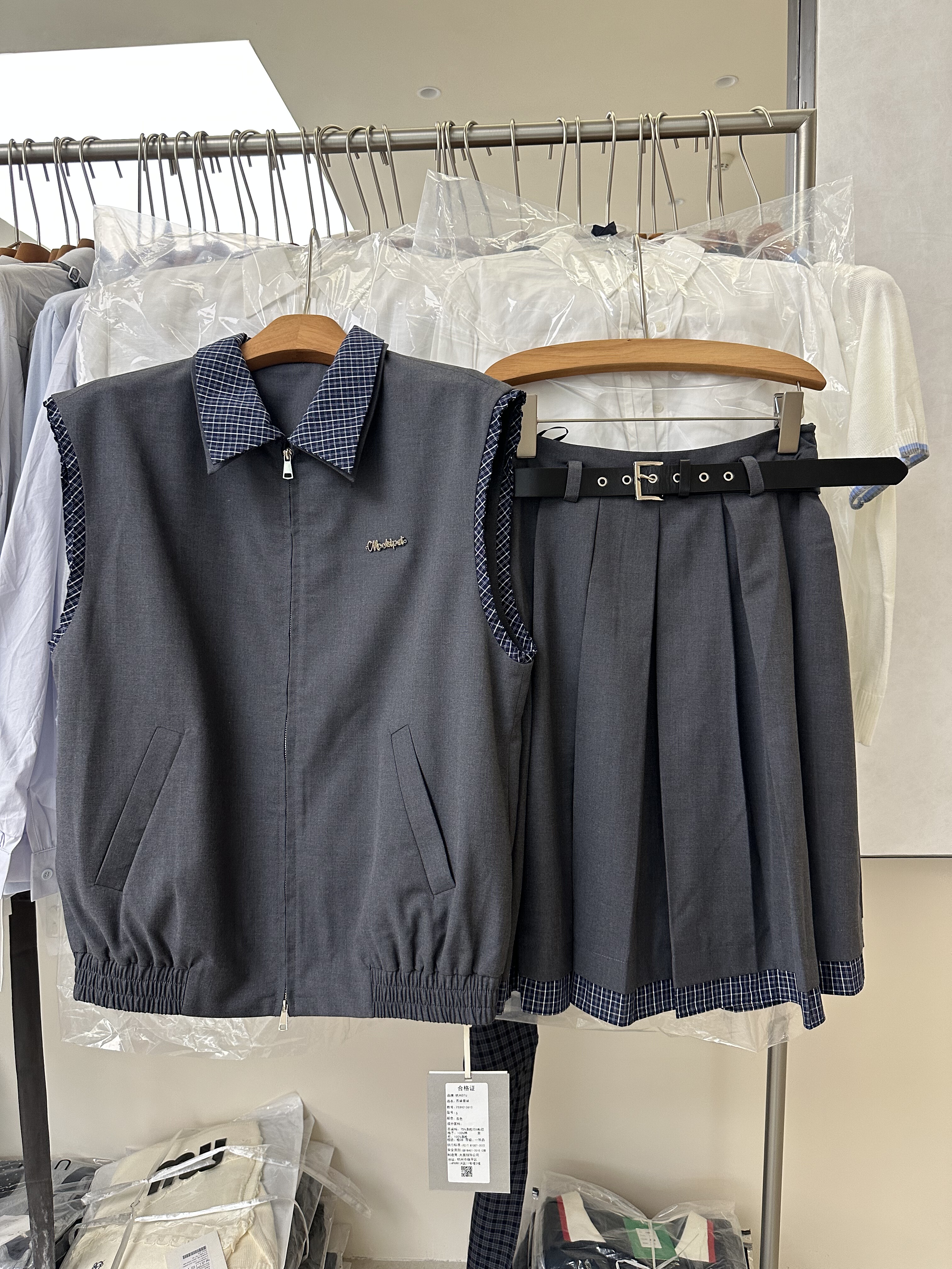 SY韩国新款时尚设计感小众格子拼接领马甲拉链外套高腰百褶裙套装