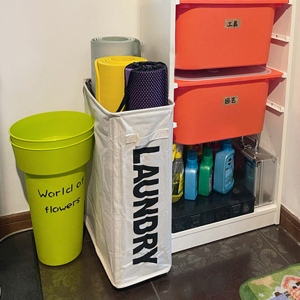 瑜伽垫收纳架布艺折叠入户门地垫装泡沫滚轴器材带轮家用置放物