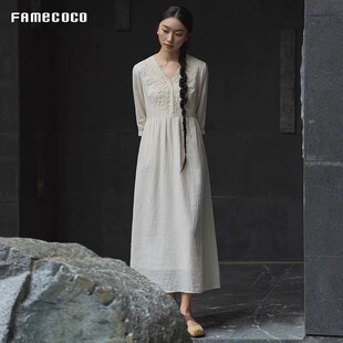 Famecoco折扣店优雅松弛感刺绣V领连衣裙宽松五分袖长裙FAC3FA016