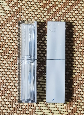 韩国GLINT 润唇膏 07/11色 滋润度好不起皮 颜色正还有淡淡的珠光