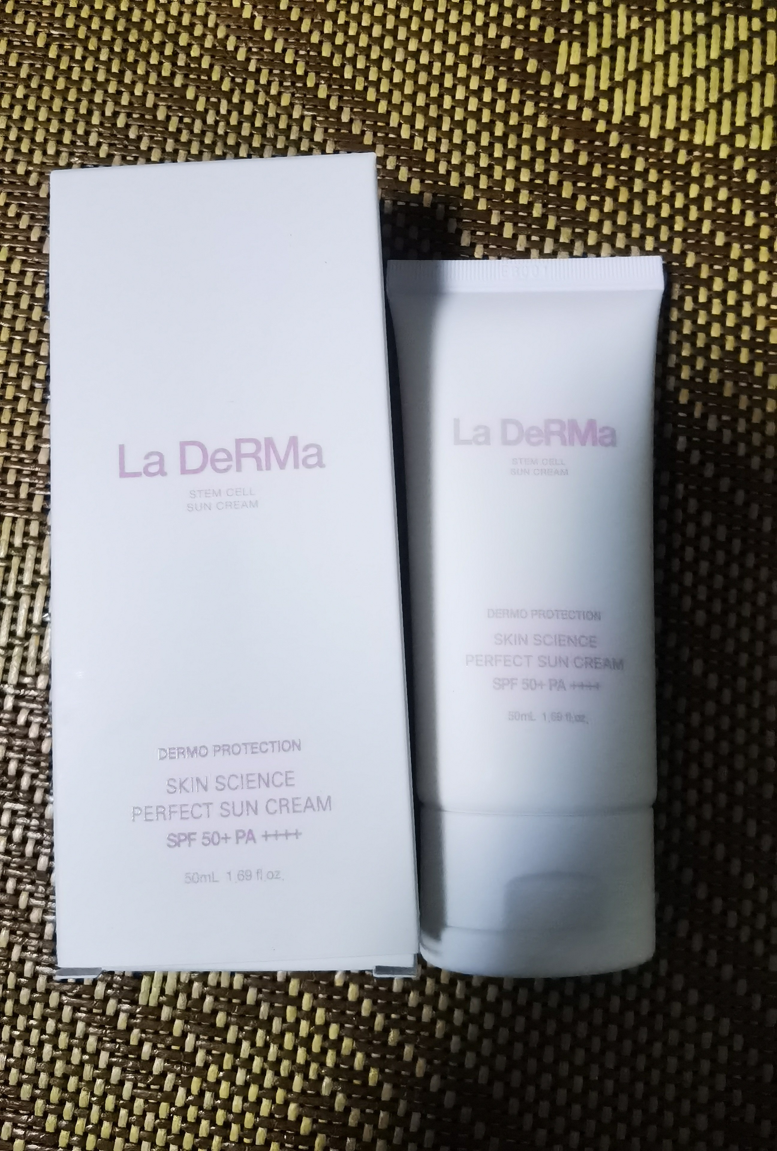 韩国美容院线品牌La DeRMa 细胞补水修复系列，防晒霜50ml