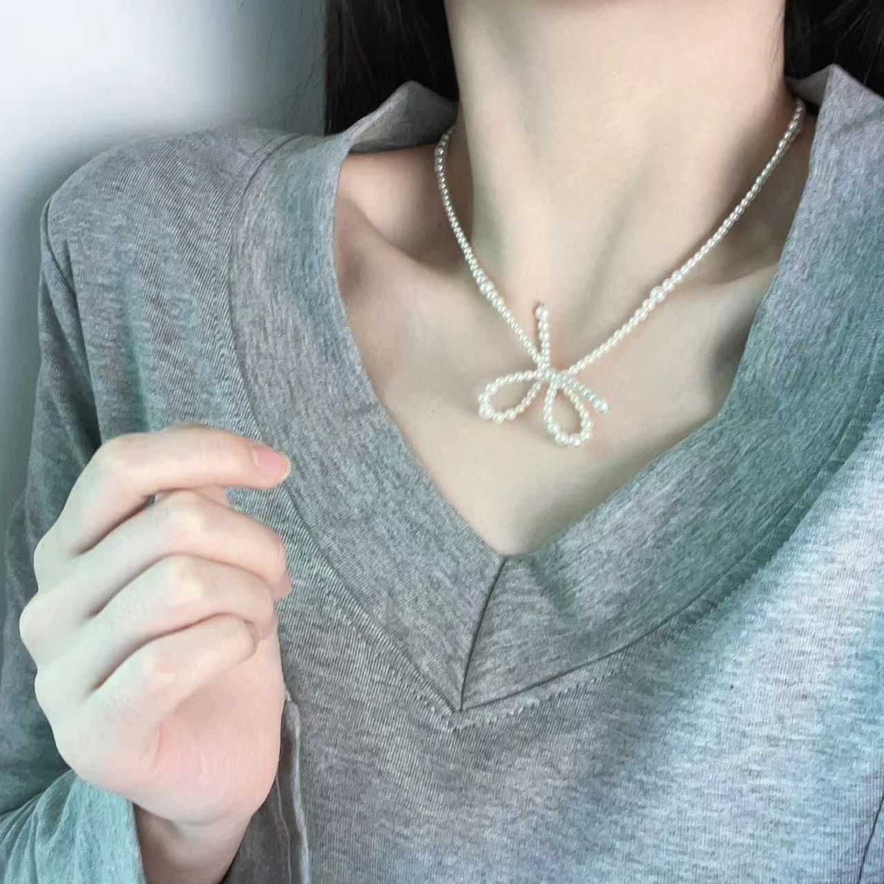 温柔淑女气质蝴蝶结吊坠珍珠项链甜美优雅高级感ins风锁骨链新款