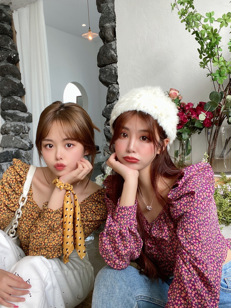 Early spring new Korean girls new floral temperament retro fashion shirt top real price