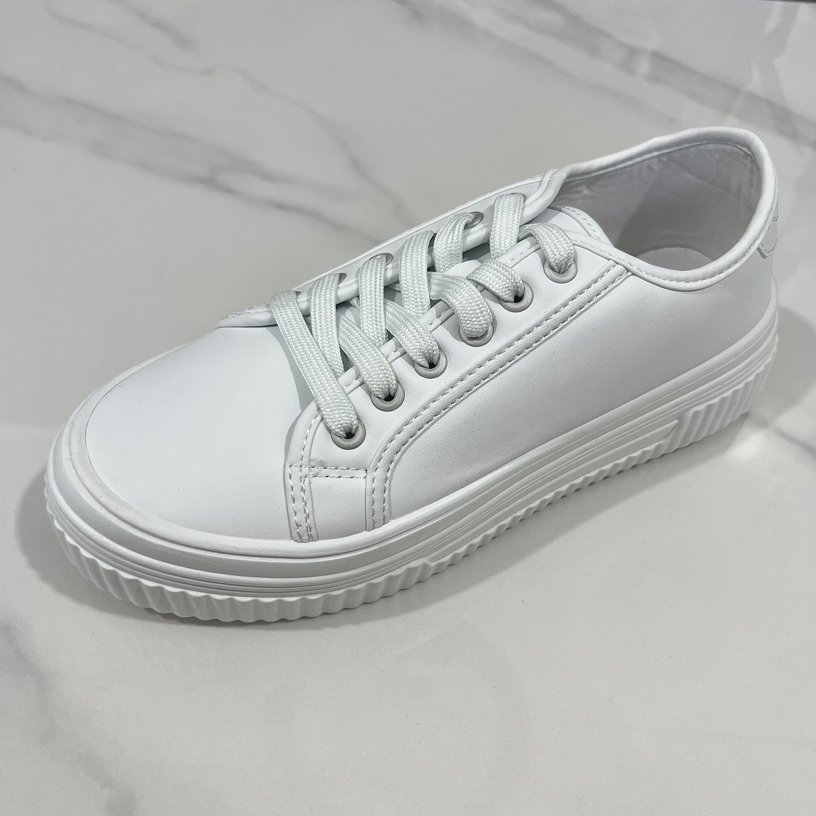 外贸厚底时尚小白鞋舒适平跟帆布鞋百搭系带大码女鞋 F6084