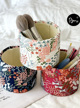 日系花卉刺绣收纳桶布艺植物浮雕桌面化妆刷置物护肤品储物整理盒