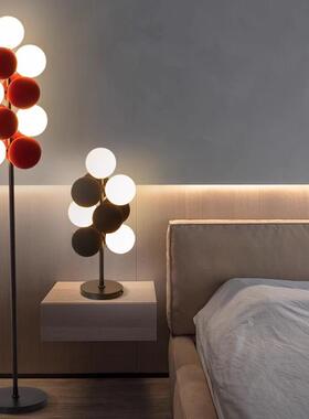 北欧客厅落地灯创意个性卧室书房灯具现代简约绒球葡萄立式装饰灯