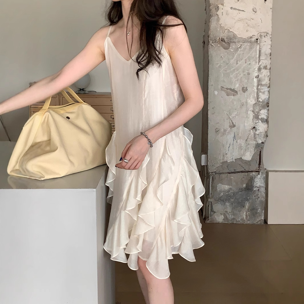 薇颂荷叶边层次感v领吊带连衣裙女夏季2025新款度假风气质仙女裙