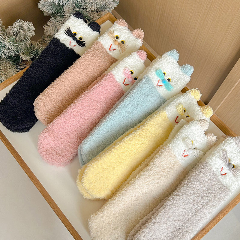 可爱猫咪卡通珊瑚绒中筒袜