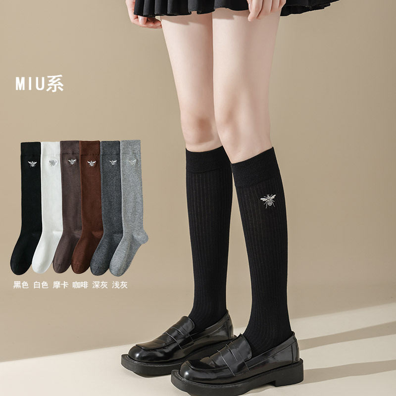 miu系蜜蜂刺绣抽条长筒小腿袜