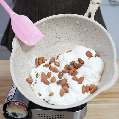 不粘锅熬糖做牛轧糖的锅