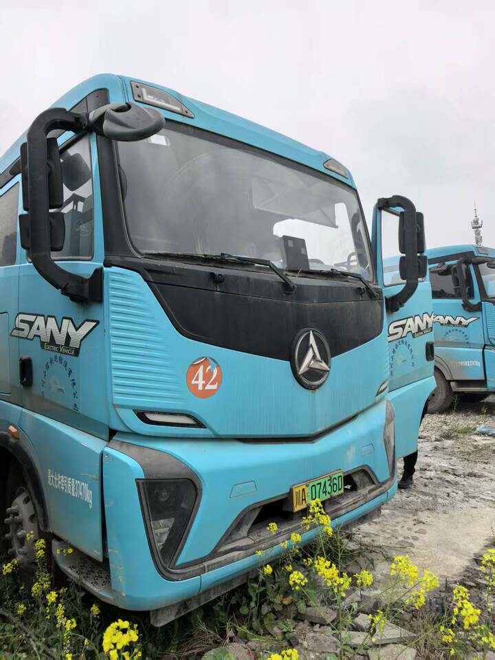 5月15日成都市川A07436D三一牌重型半挂牵引车及川ADQ66挂福运马牌重型自卸半挂车网络拍卖公告