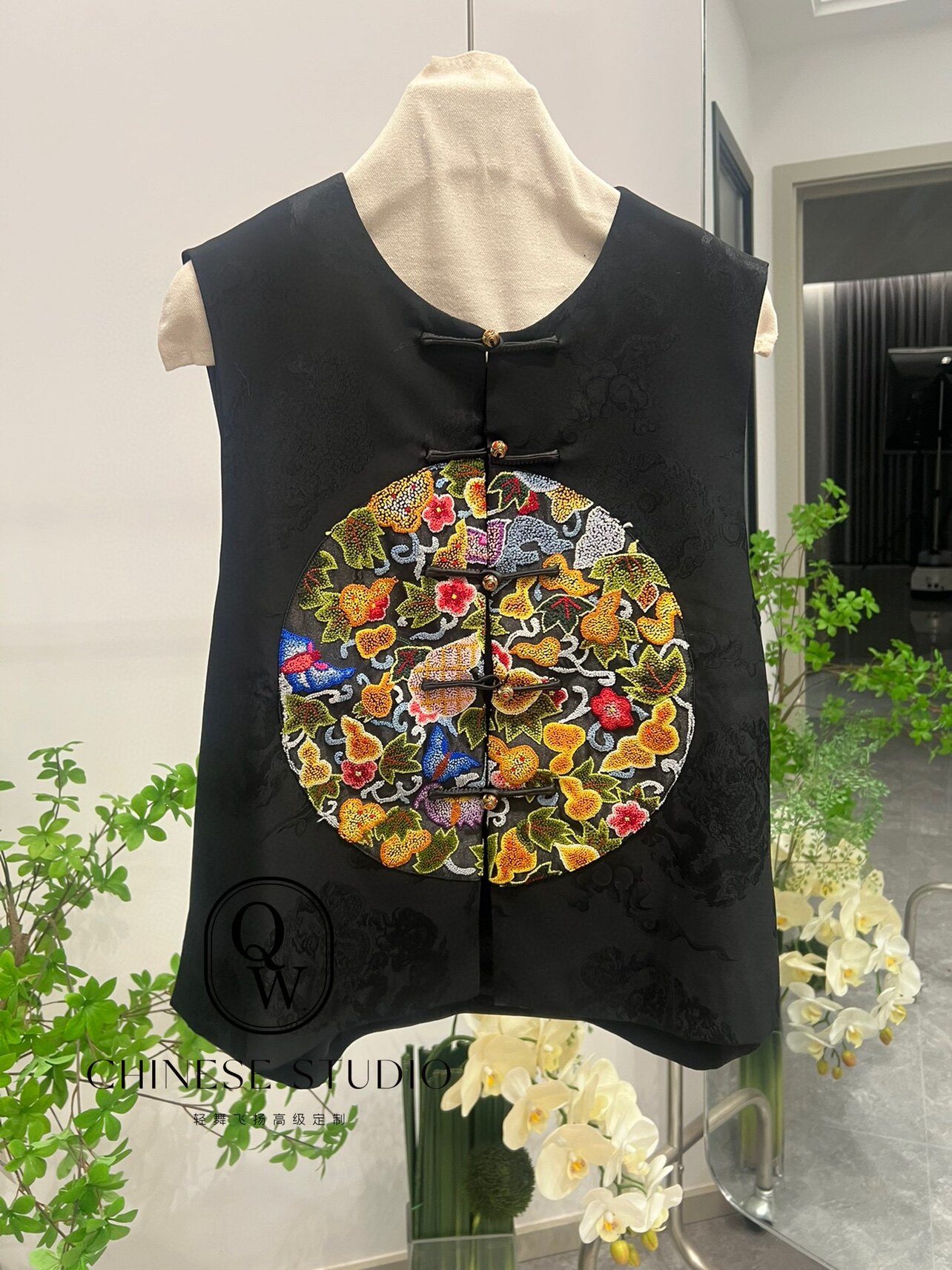 2025设计师新款 气质复古摩登高级感新中式国风马甲外套