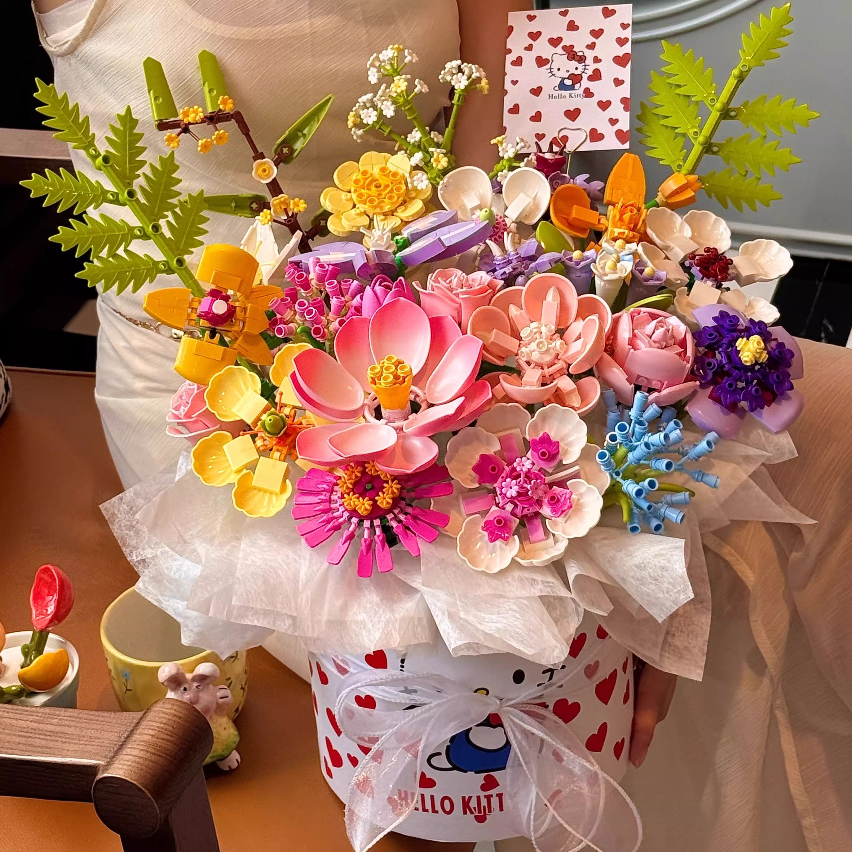 2025新款KT猫抱抱桶手工拼装积木花永生花束套装礼物生日女孩女生