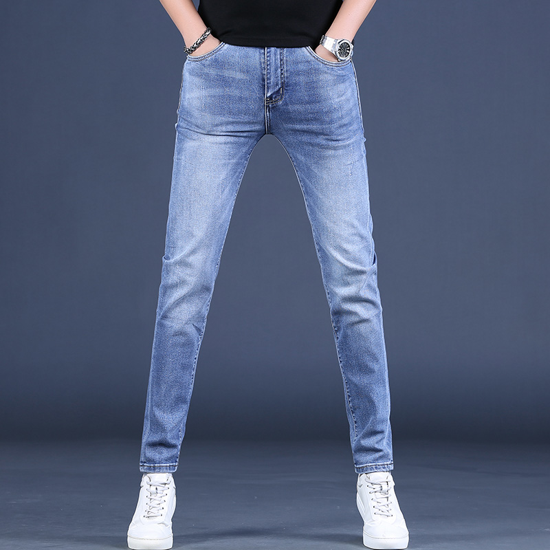 高端牛仔裤男秋季2025年新款浅蓝色修身小脚刺绣百搭男士牛仔裤潮
