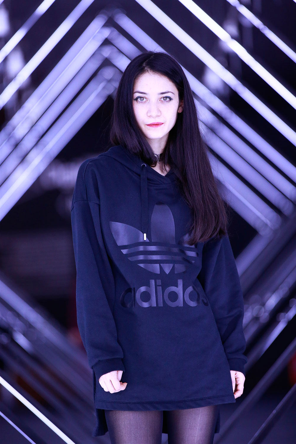 三叶草 ADIDAS HOODIE LOGO 女子长款黑色连帽卫衣套头衫 CD6916