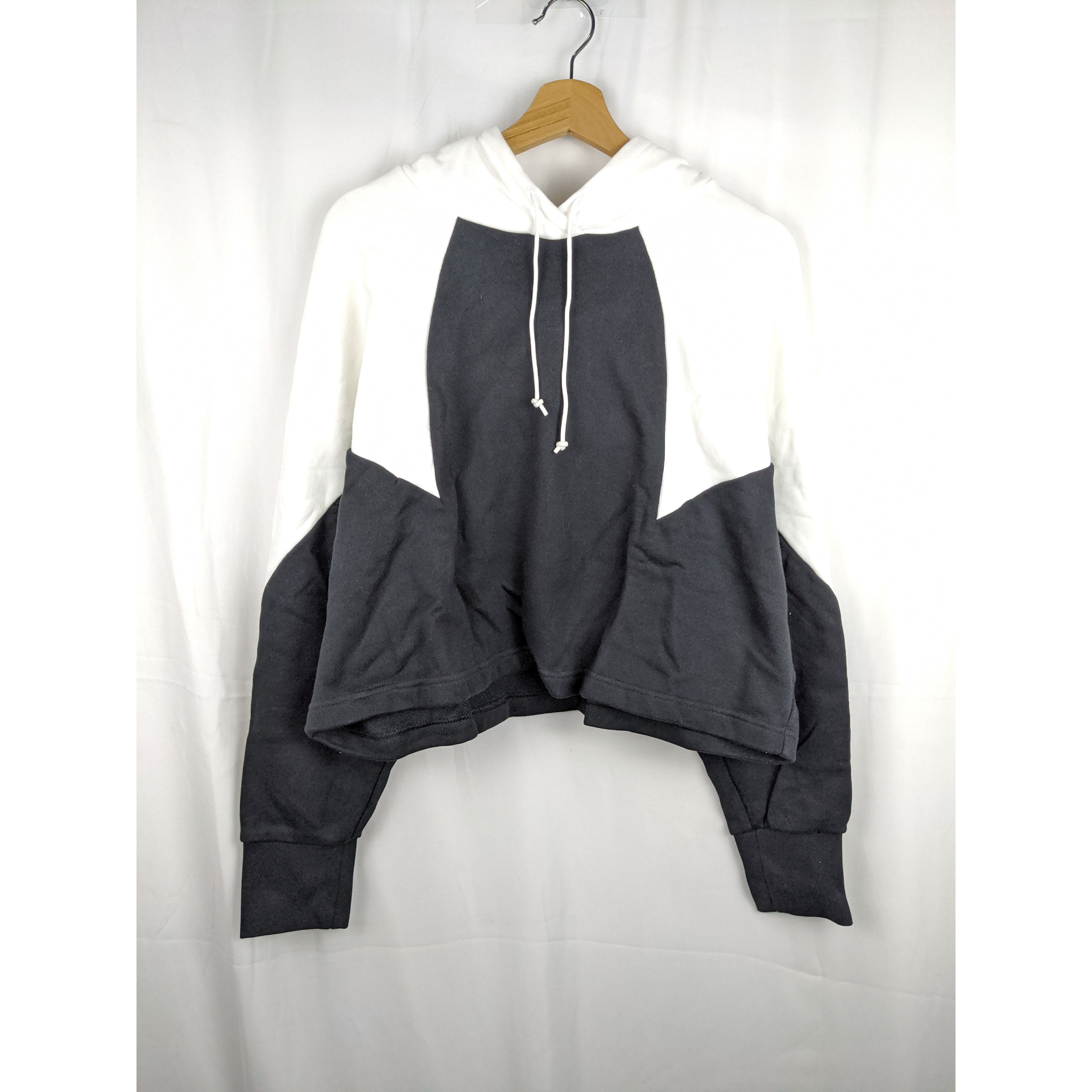 adidas Crop Hoodie 女裝長袖帽T 休閒拉繩短版三葉草黑白 GD2404