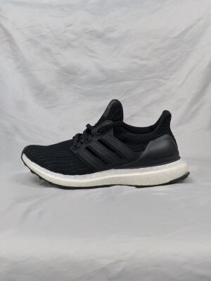 ADIDAS ULTRABOOST 4 女子经典黑武士训练运动休闲跑步鞋 G58439