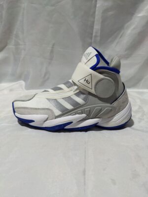 联名 Pharrell Williams x Crazy BYW HU 男子天足篮球鞋 EF7215