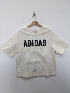 ADIDAS BASEBALL JERSEY 女子复古条纹刺绣棒球服短袖T恤 DU9895