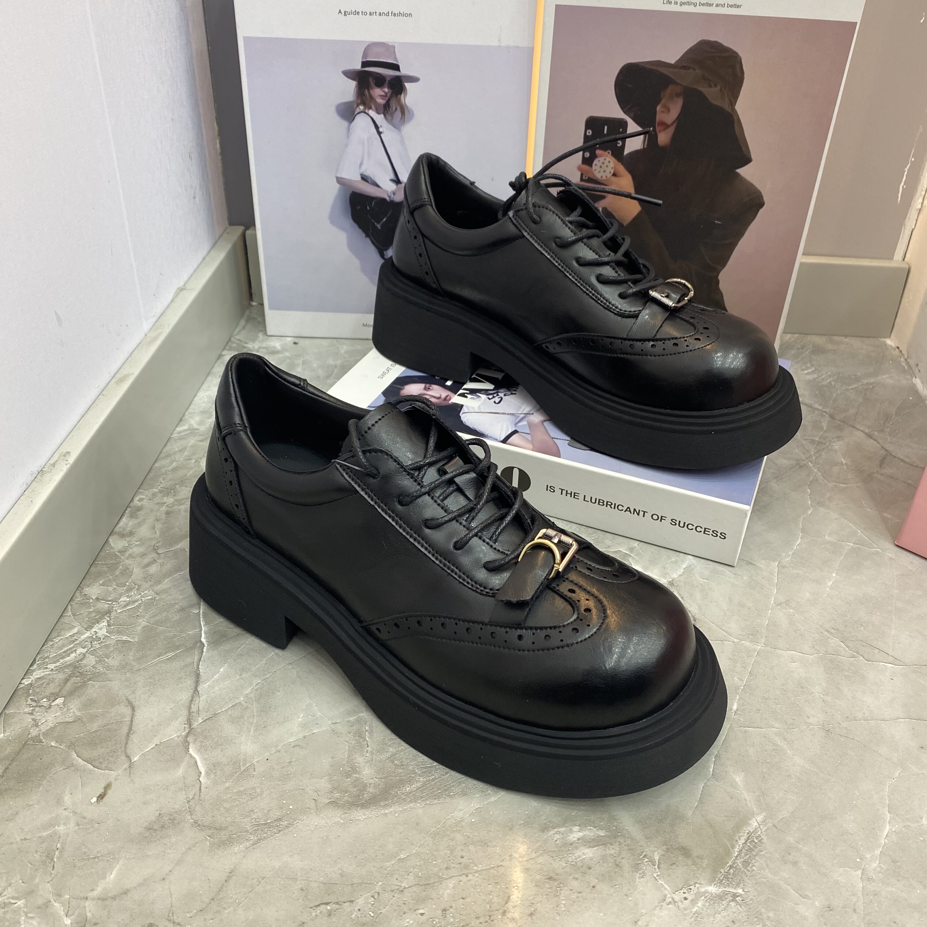 2026春季女鞋松糕厚底低帮女士乐福鞋真皮卡扣女单鞋薄绒女潮鞋