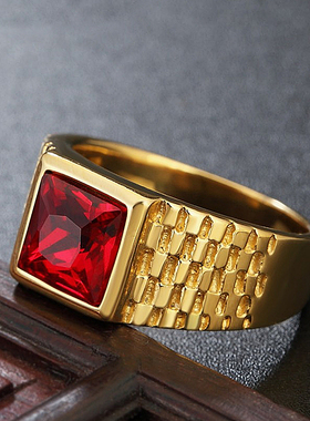 个性经典金色宝石戒指