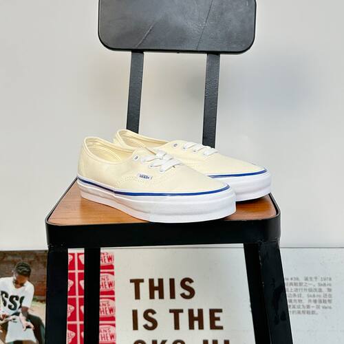 Vans范斯米白低帮帆布女板鞋