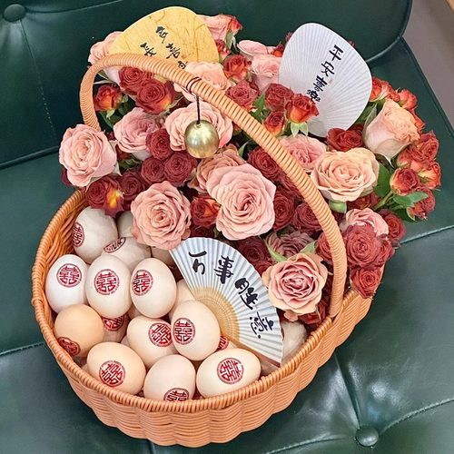 花艺库送闺蜜月子鸡蛋鲜花篮