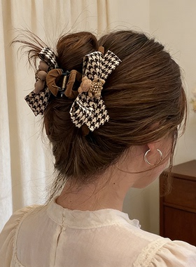 蝴蝶结布艺抓夹新款太阳花小熊丸子头发夹洋气千鸟格镶钻鲨鱼夹女