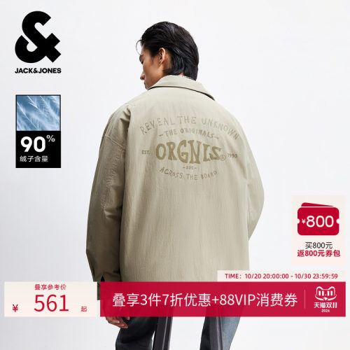 宽松版型，翻领领口，按扣门襟，胸前刺绣