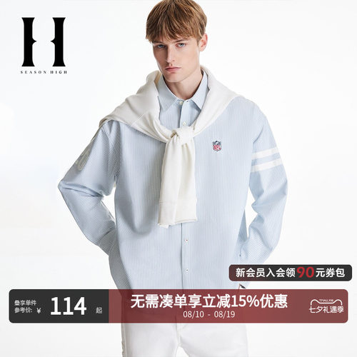 袖部条纹拼接设计，背部底摆贴布装饰