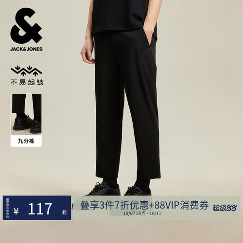 金属字母装饰，后身双侧插袋，不易起皱面料