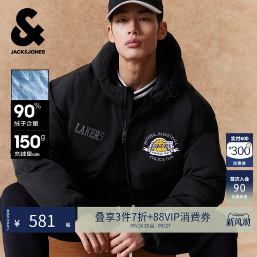 略宽松版型；抽绳连帽设计；拉链门襟；