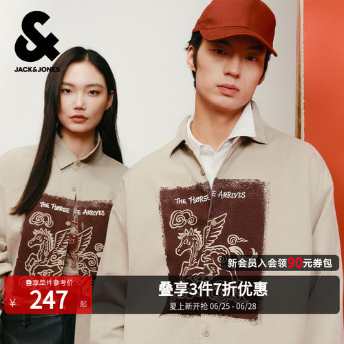 宽松版型，尖领领型，胸前马图案印花设计